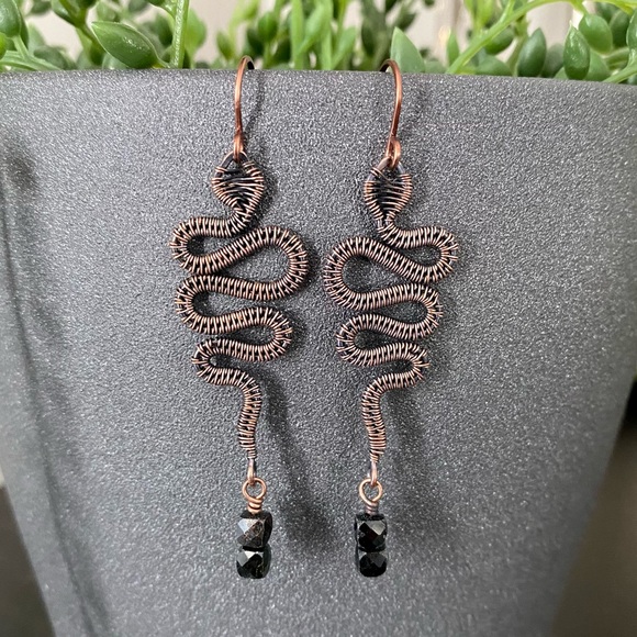 Handcrafted Black Tourmaline Copper Snake / Serpent Dangle earrings - Picture 1 of 7